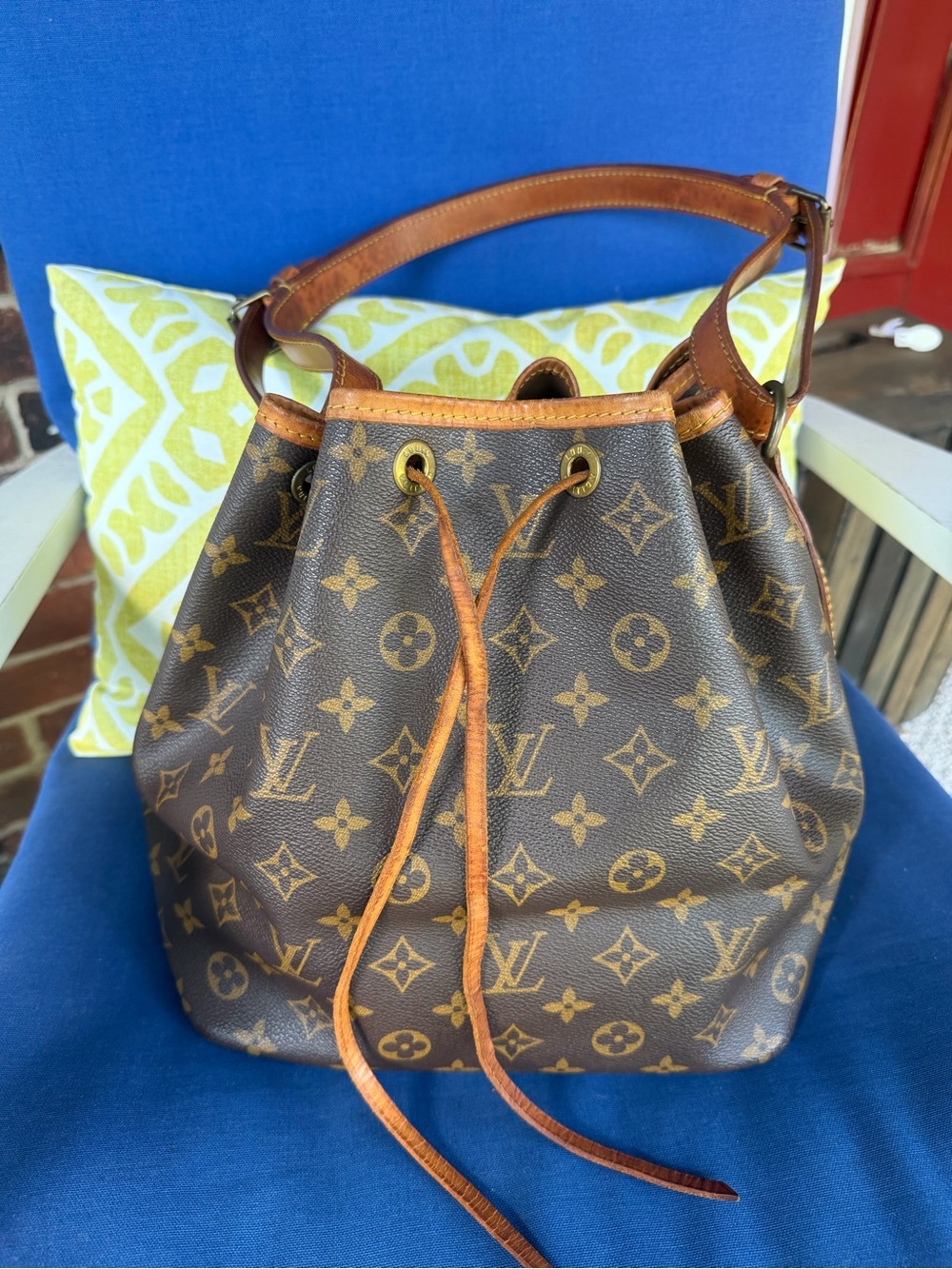AUTHENTIC VINTAGE LOUIS VUITTON NOÉ BUCKET BAG — MONOGRAM— MADE IN FRANCE — 1989 - Picture 2 of 14